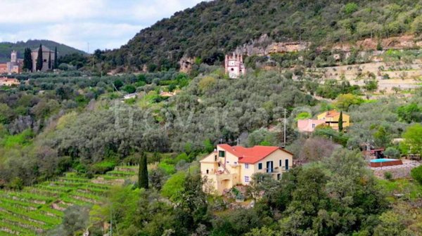 casa indipendente in vendita a Finale Ligure in zona Perti