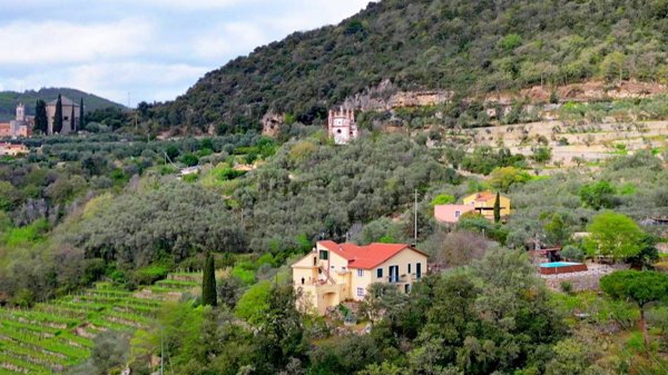 casa indipendente in vendita a Finale Ligure in zona Perti