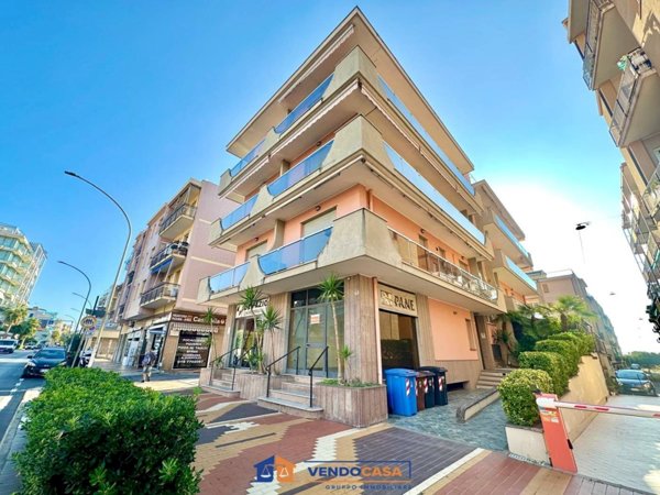 locale commerciale in vendita a Finale Ligure