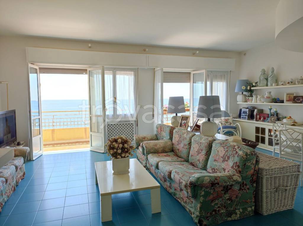 appartamento in vendita a Finale Ligure in zona Varigotti