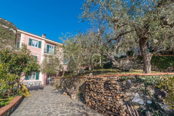 appartamento in vendita a Finale Ligure in zona Calvisio