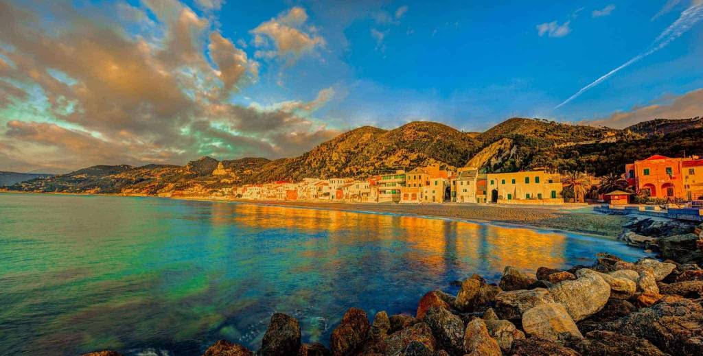 appartamento in vendita a Finale Ligure in zona Varigotti