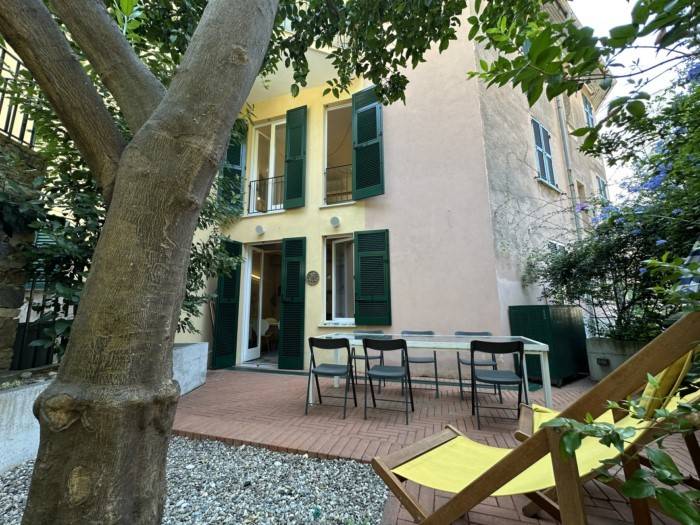 appartamento in vendita a Finale Ligure in zona Varigotti