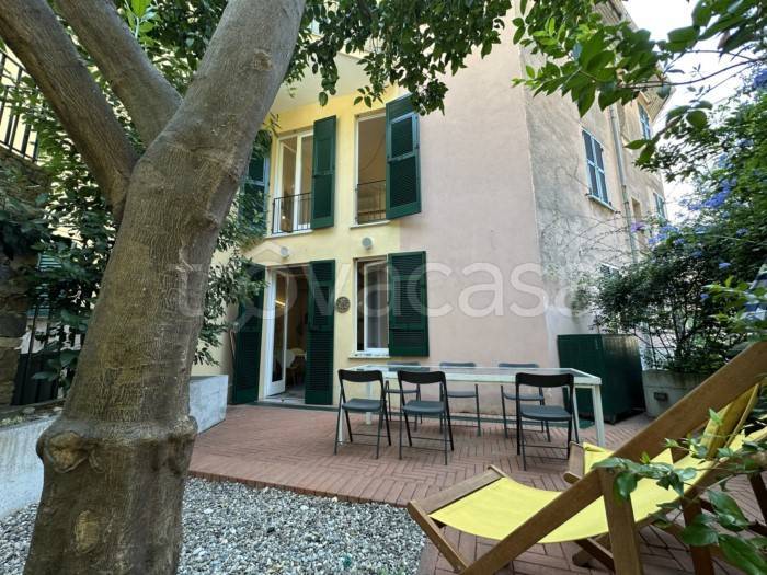 appartamento in vendita a Finale Ligure in zona Varigotti