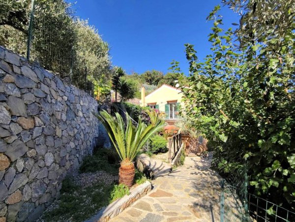 casa indipendente in vendita a Finale Ligure