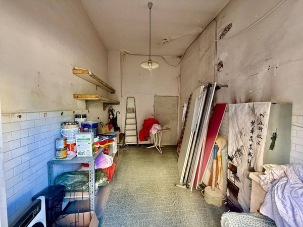 locale commerciale in vendita a Finale Ligure