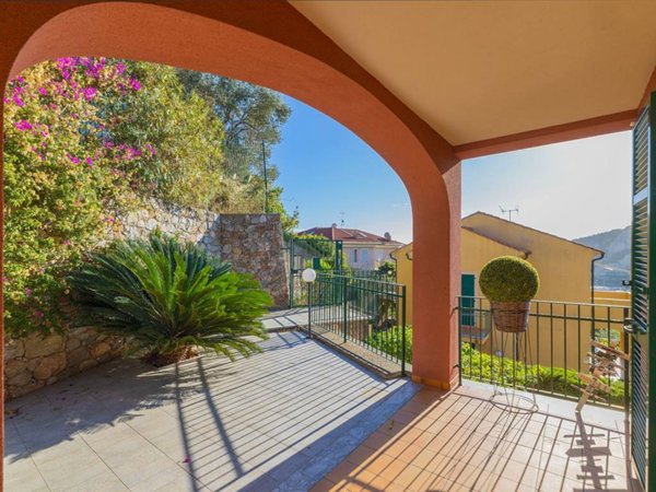 casa indipendente in vendita a Finale Ligure