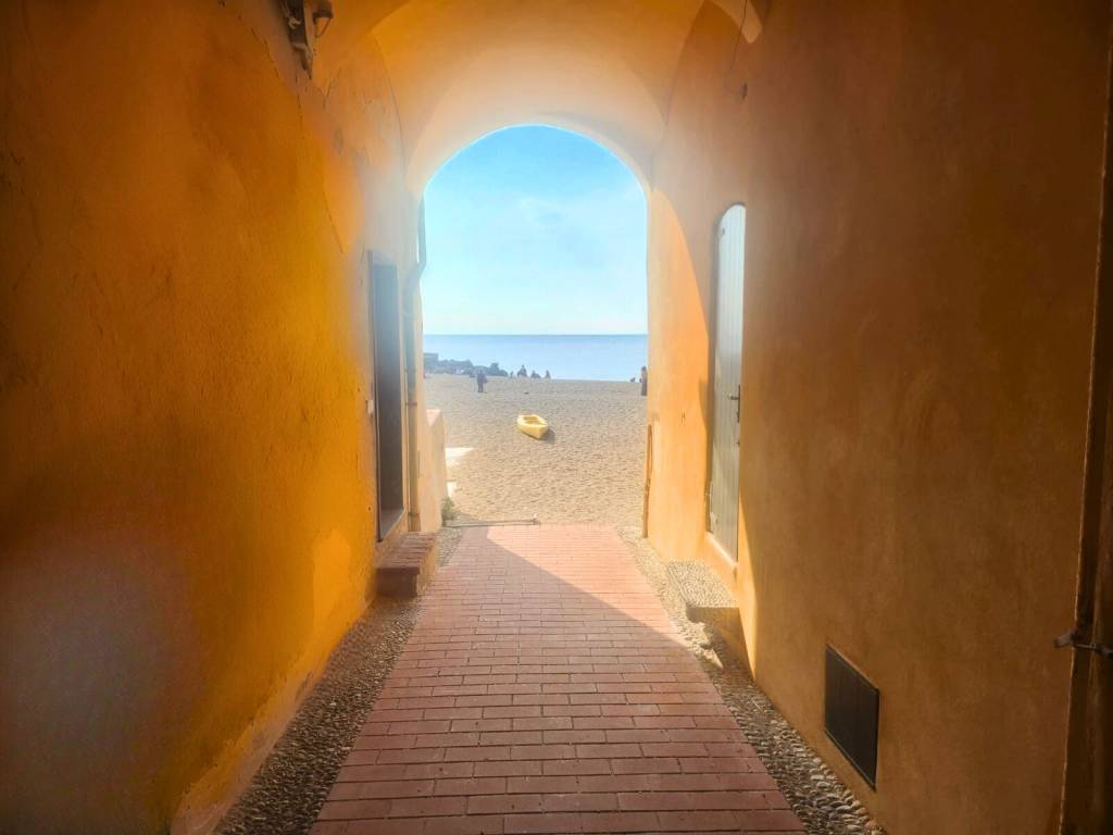 appartamento in vendita a Finale Ligure in zona Varigotti