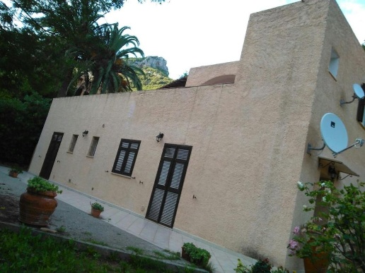 casa indipendente in vendita a Finale Ligure in zona Perti