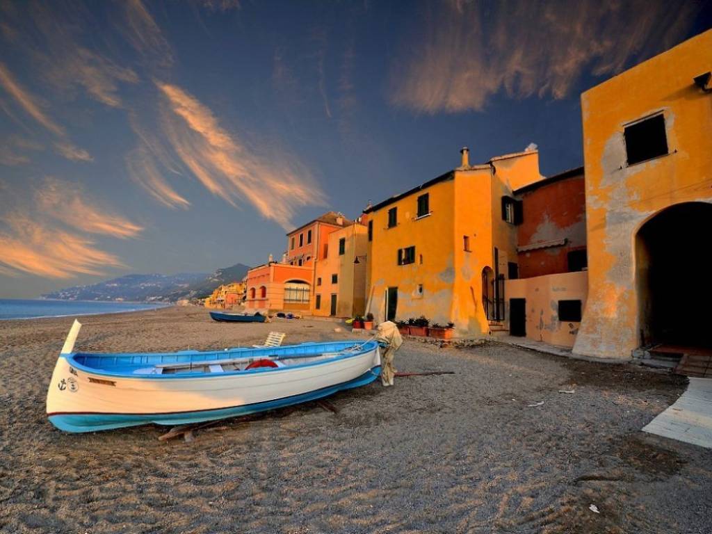 appartamento in vendita a Finale Ligure in zona Varigotti