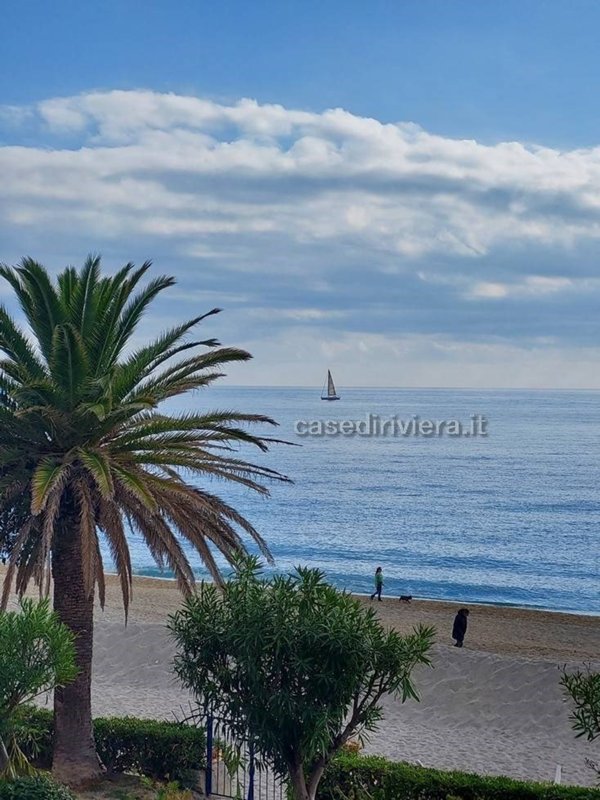 appartamento in vendita a Finale Ligure in zona Varigotti