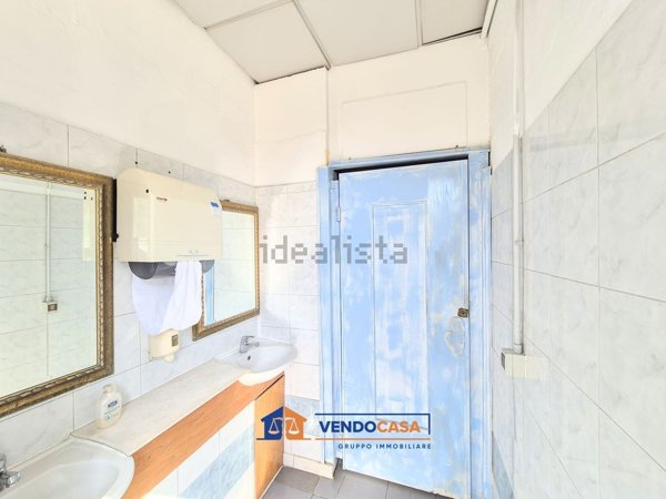 locale commerciale in vendita a Finale Ligure