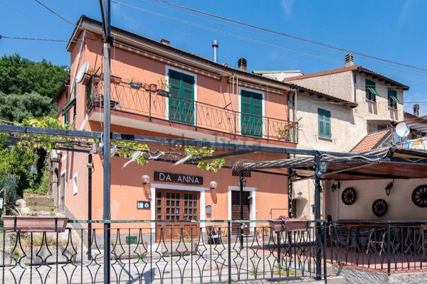 intera palazzina in vendita a Finale Ligure