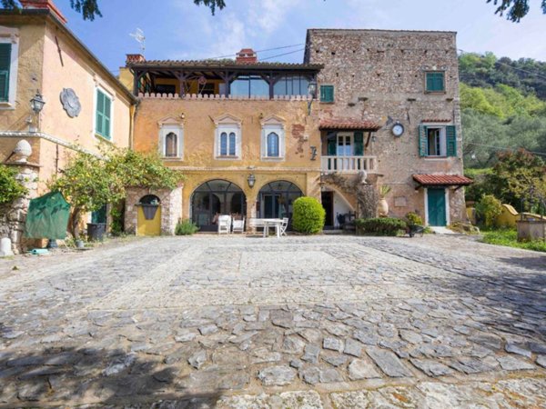 casa indipendente in vendita a Finale Ligure in zona Perti