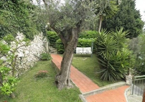 casa indipendente in vendita a Finale Ligure