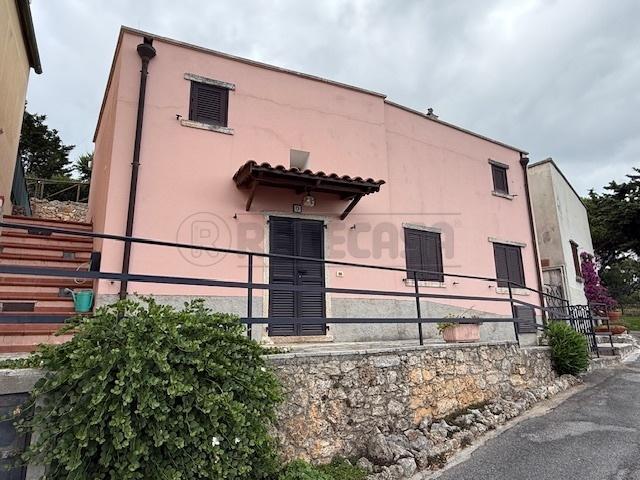casa indipendente in vendita a Finale Ligure
