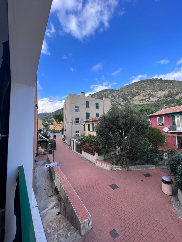appartamento in vendita a Finale Ligure in zona Varigotti