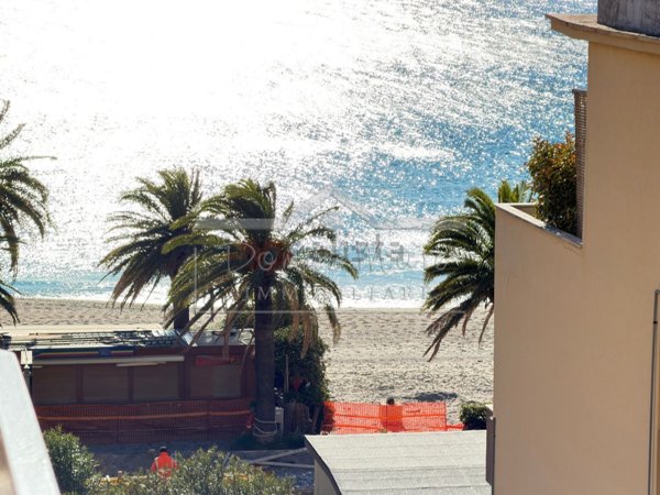 appartamento in vendita a Finale Ligure in zona Varigotti