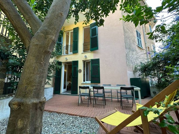 appartamento in vendita a Finale Ligure in zona Varigotti