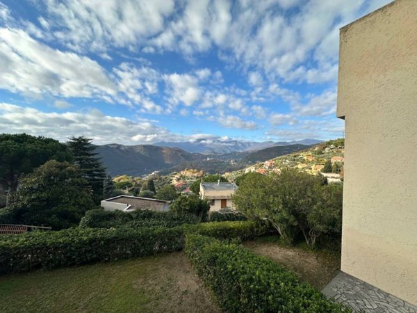 casa indipendente in vendita a Finale Ligure