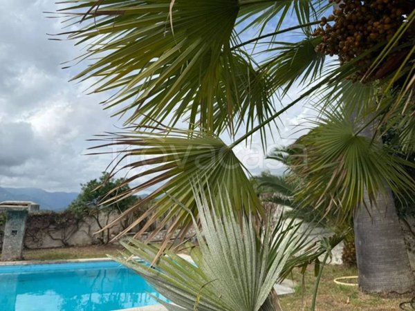 casa indipendente in vendita a Finale Ligure