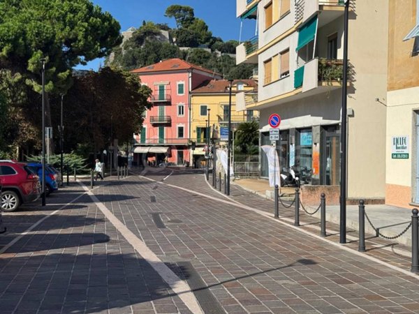 appartamento in vendita a Finale Ligure in zona Calvisio
