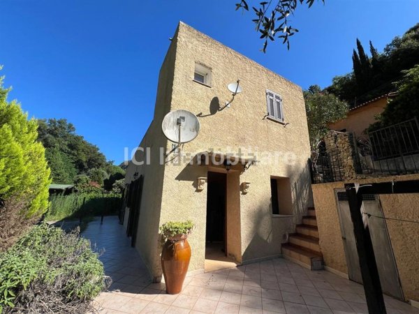 casa indipendente in vendita a Finale Ligure in zona Perti