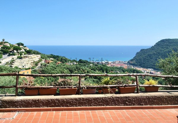 casa indipendente in vendita a Finale Ligure
