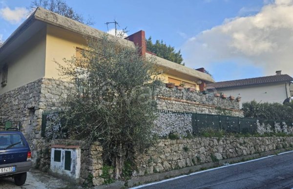 casa indipendente in vendita a Finale Ligure