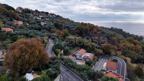 casa indipendente in vendita a Finale Ligure