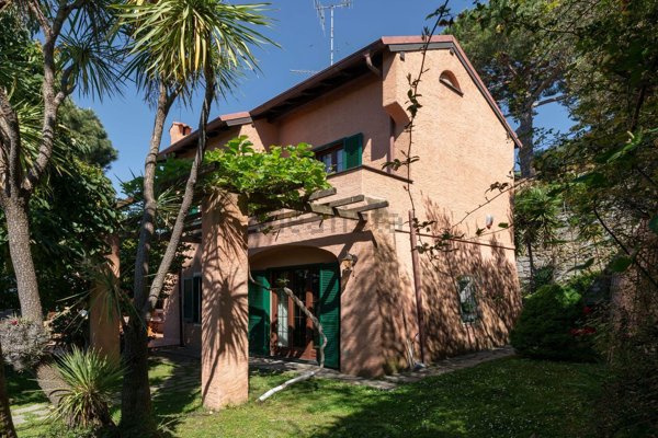 casa indipendente in vendita a Finale Ligure