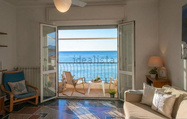 appartamento in vendita a Finale Ligure in zona Varigotti