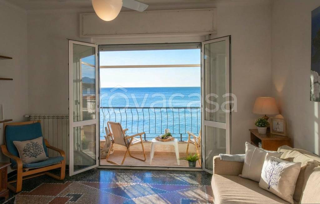 appartamento in vendita a Finale Ligure in zona Varigotti