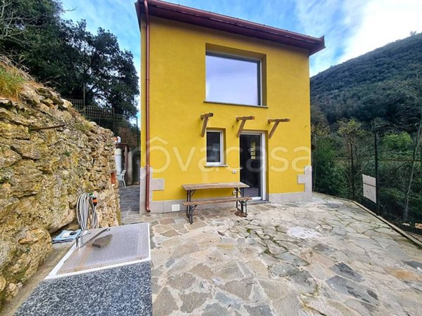 casa indipendente in vendita a Finale Ligure in zona Calvisio