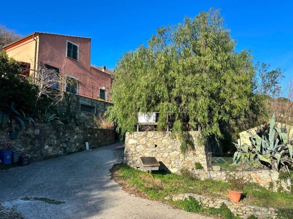 casa indipendente in vendita a Finale Ligure