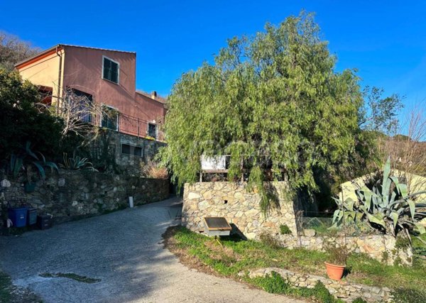 casa indipendente in vendita a Finale Ligure in zona Perti