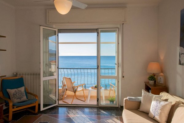 appartamento in vendita a Finale Ligure in zona Varigotti