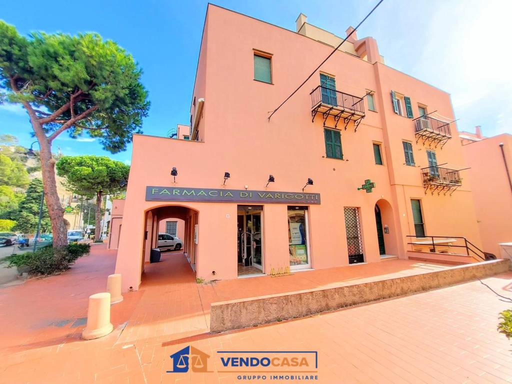appartamento in vendita a Finale Ligure in zona Varigotti