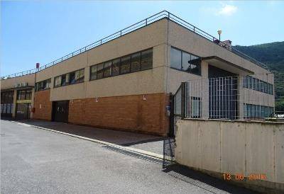 locale commerciale in vendita a Finale Ligure