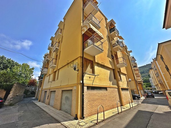 appartamento in vendita a Finale Ligure in zona Calvisio