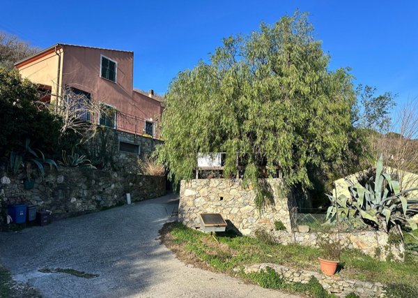 casa indipendente in vendita a Finale Ligure
