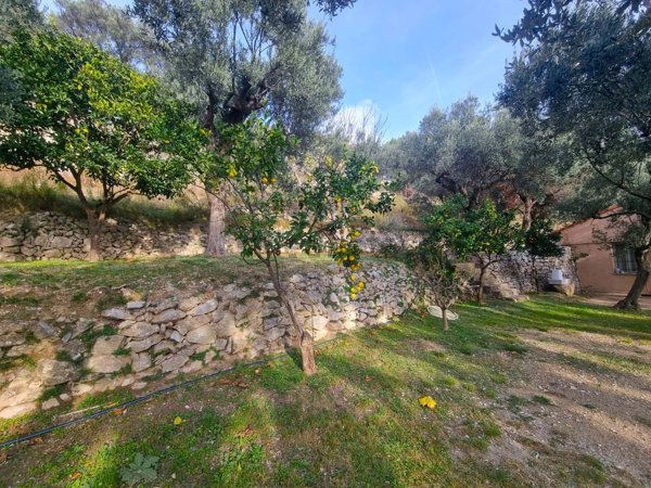 locale di sgombero in vendita a Finale Ligure