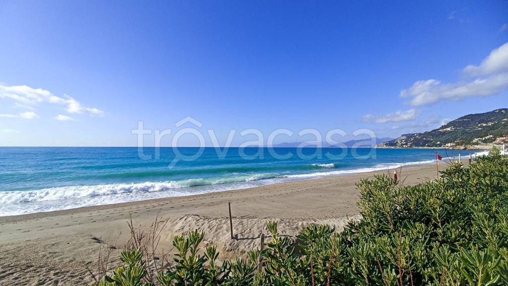 appartamento in vendita a Finale Ligure in zona Varigotti