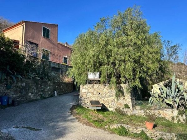 casa indipendente in vendita a Finale Ligure in zona Perti
