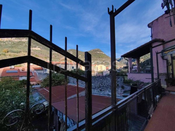 appartamento in vendita a Finale Ligure in zona Calvisio