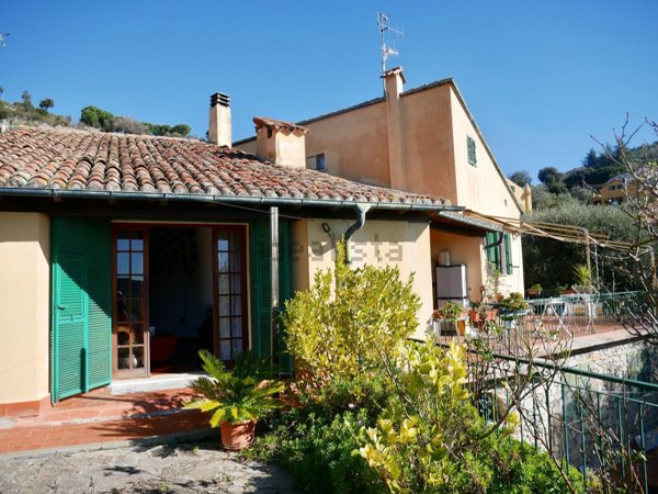 casa indipendente in vendita a Finale Ligure