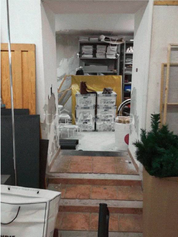 locale commerciale in vendita a Finale Ligure