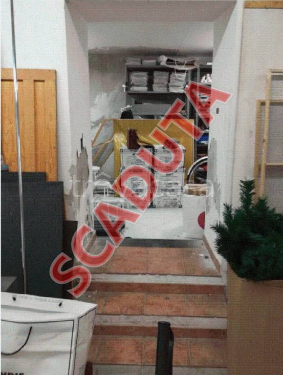 locale commerciale in vendita a Finale Ligure