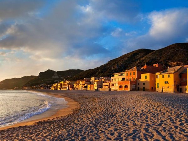 casa indipendente in vendita a Finale Ligure in zona Varigotti