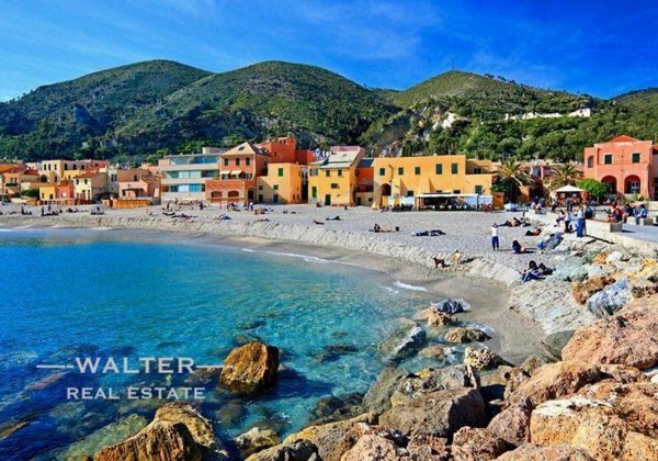 appartamento in vendita a Finale Ligure in zona Varigotti